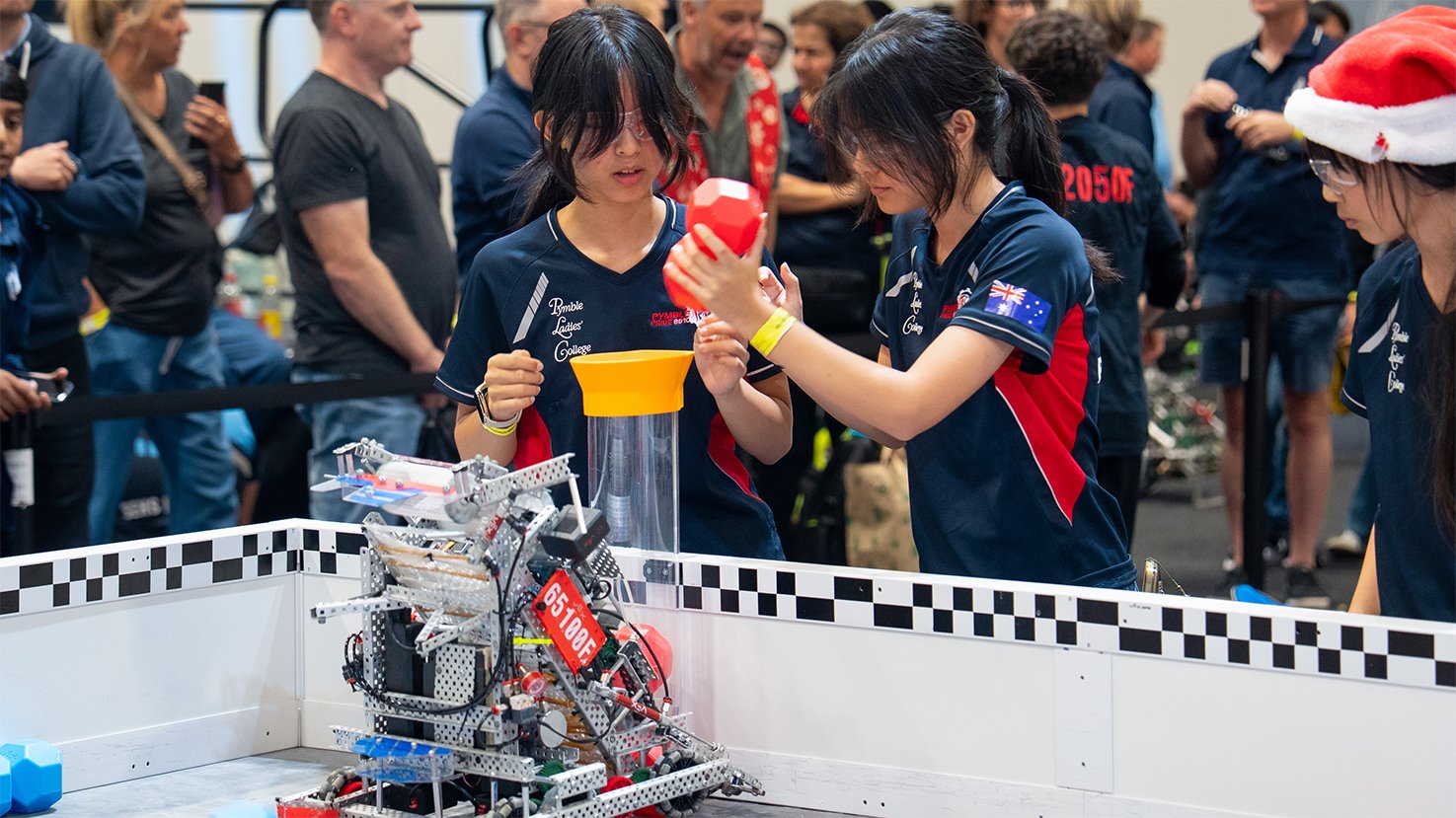 A team competes in Push Back at the Australian National Championship.
