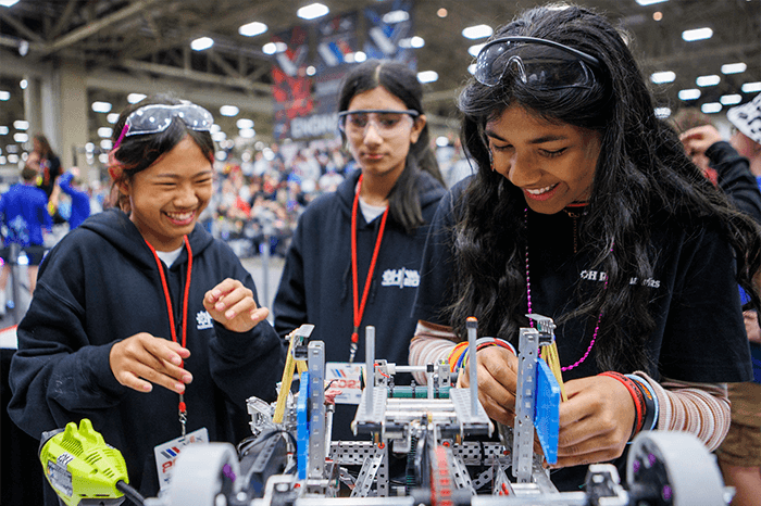 VEX Monthly Newsletter: April/May 2023 - VEX News